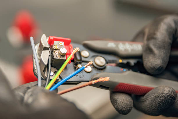 Best Affordable Emergency Electrician  in Kendallville, IN